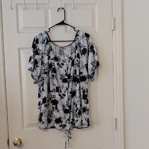 Women's Navy & White Floral Button-Front Top with Tie Hem